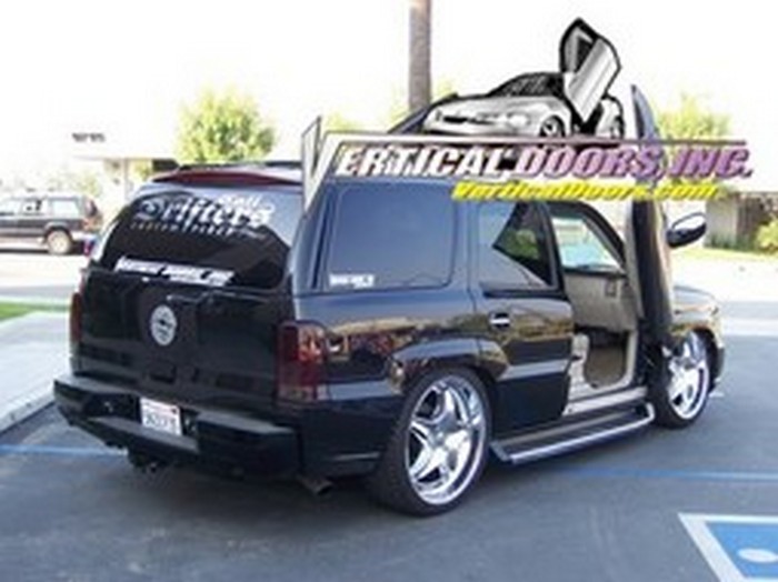 Cadillac Escalade 2002-2006 Vertical Lambo Doors