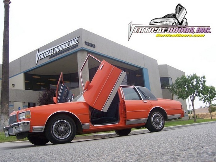 CHEVROLET CAPRICE 1977-1990 VERTICAL LAMBO DOORS