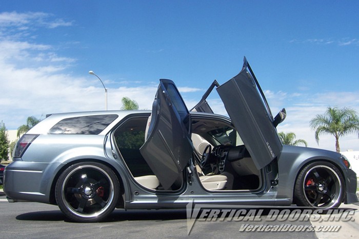 Dodge Magnum 2004-2008 Rear Vertical Lambo Doors