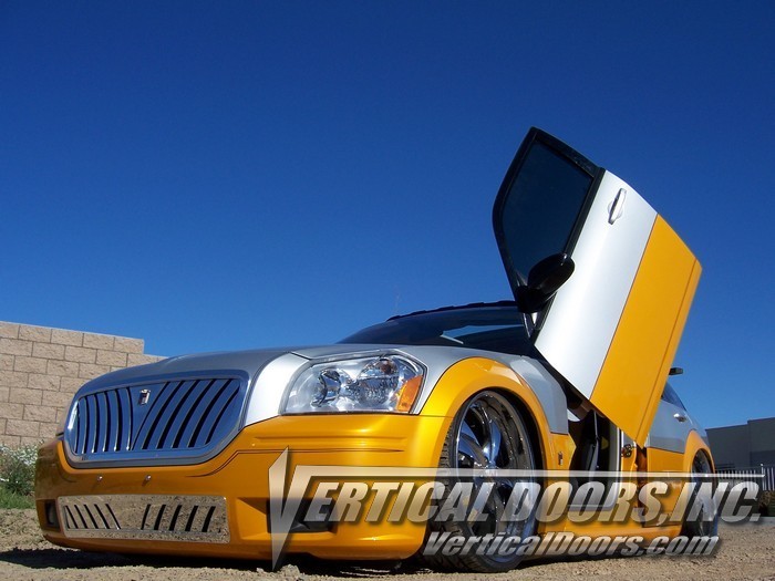 Dodge Magnum 2004-2008 Vertical Lambo Doors