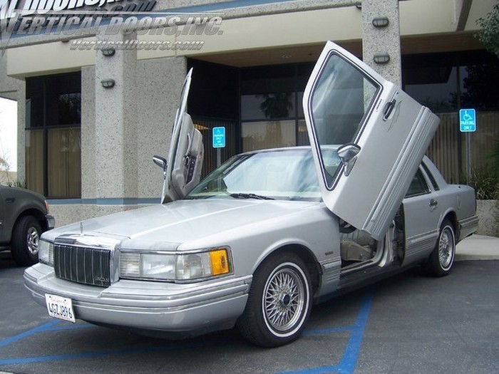 LINCOLN TOWN CAR 1990-1997 4DR VERTICAL LAMBO DOORS